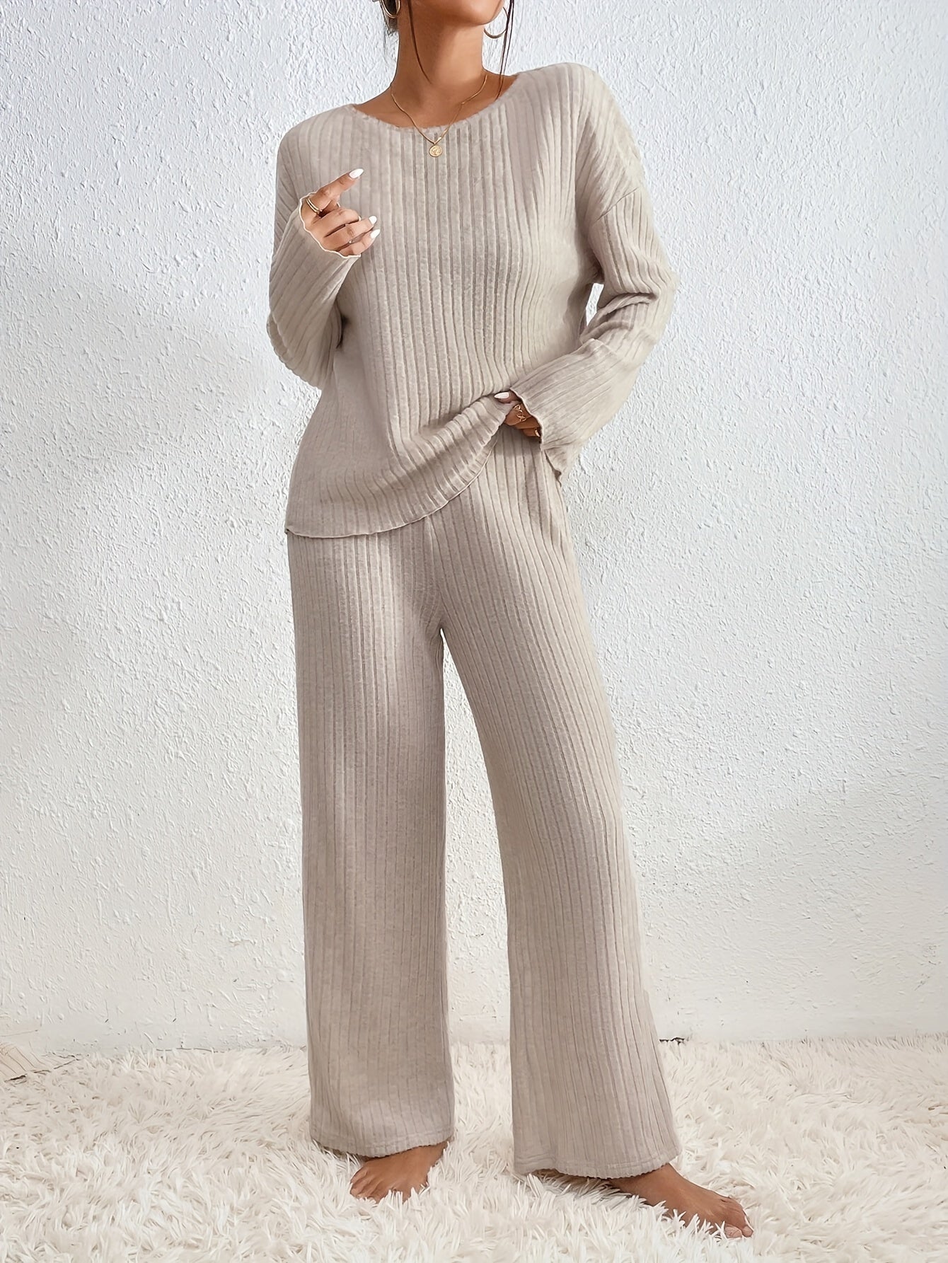 Stockholm Atelier™ | Elegant set för kvinnor med ribbad tröja och rak ben