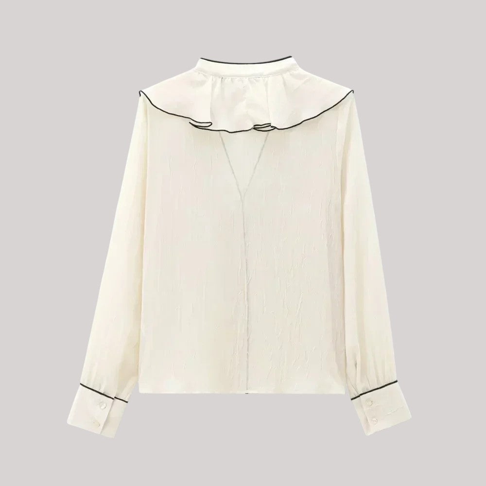 Léandra | Vit blus med svarta randdetaljer